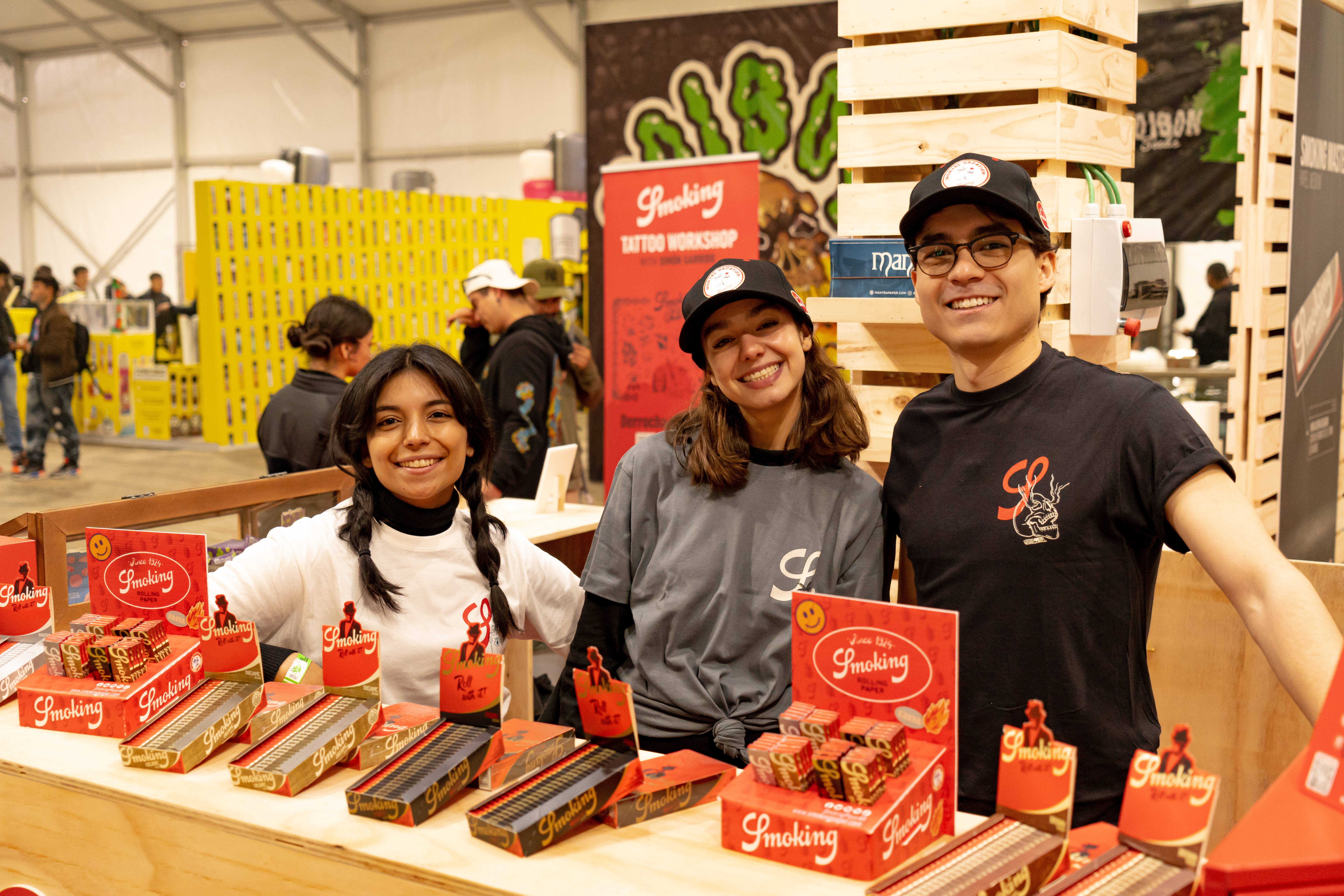 stand de smoking en la expoweed de chile