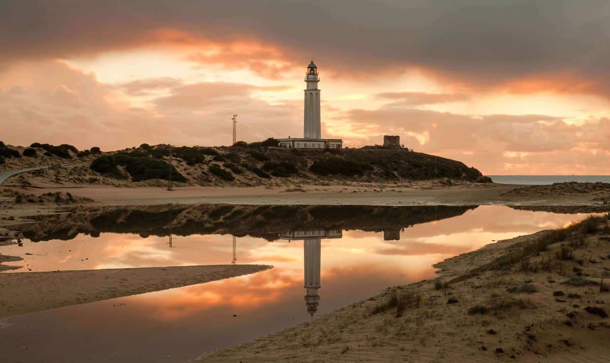 atardecer faro de trafalgar