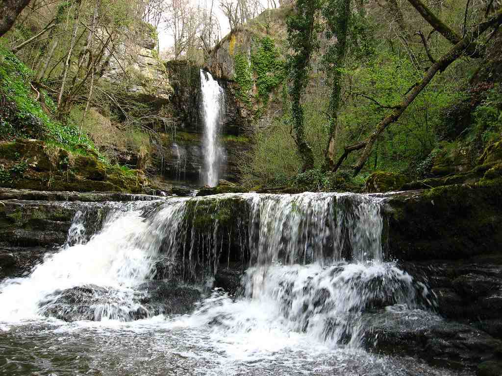 cascada de las pisas