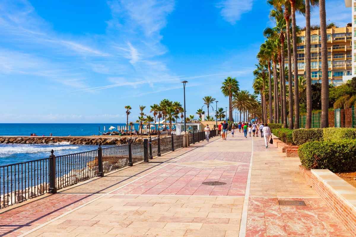 senderos con cascada marbella